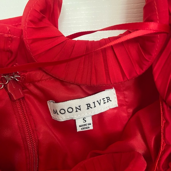 Moon River Strapless Pleated Midi Dress - Picture 6 of 6